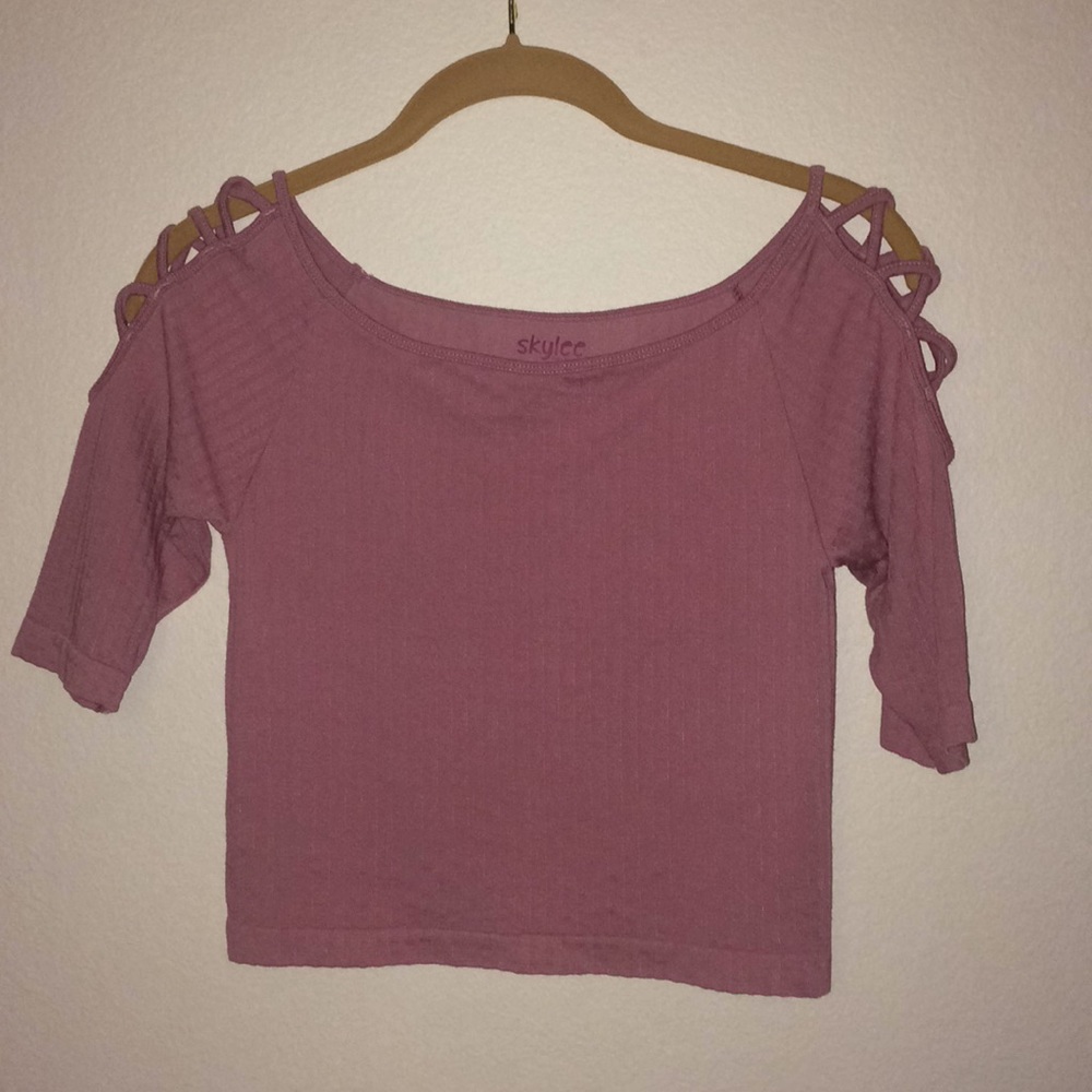 Rosy pink cropped shirt with strappy shoulders